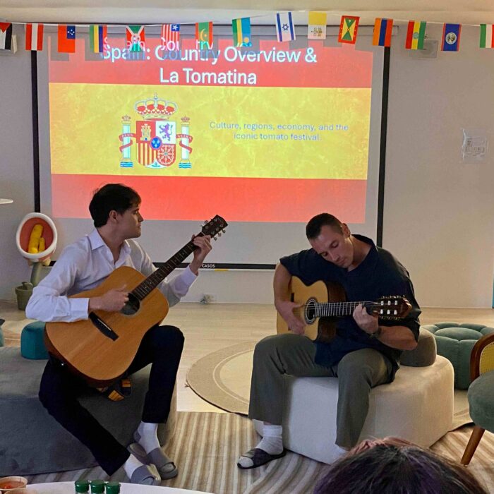 西班牙老師彈吉他