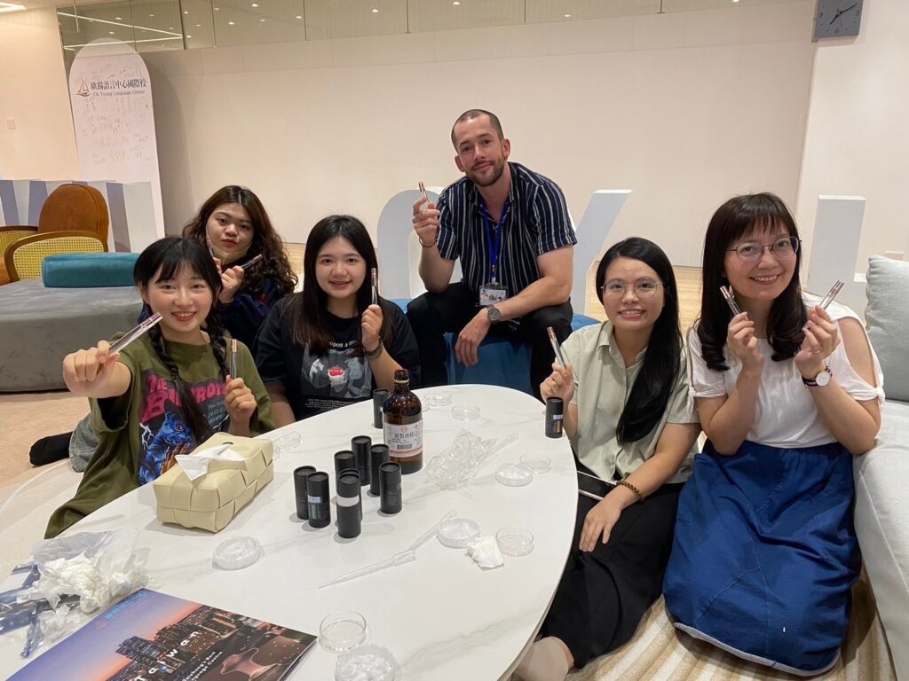 台中活動Friday Night－法國老師帶你體驗沉浸式調香課程｜歐揚語言中心
