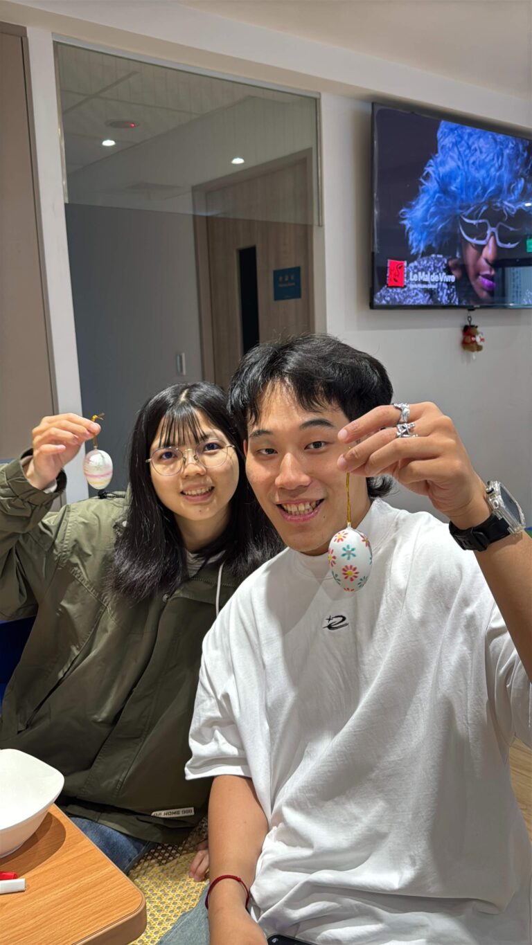 學員於歐揚語言中心參加法國復活節活動，開心投入課程互動