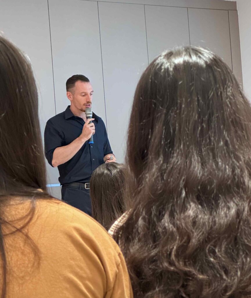 歐揚語言中心法文老師教學情境 台中法文課推薦